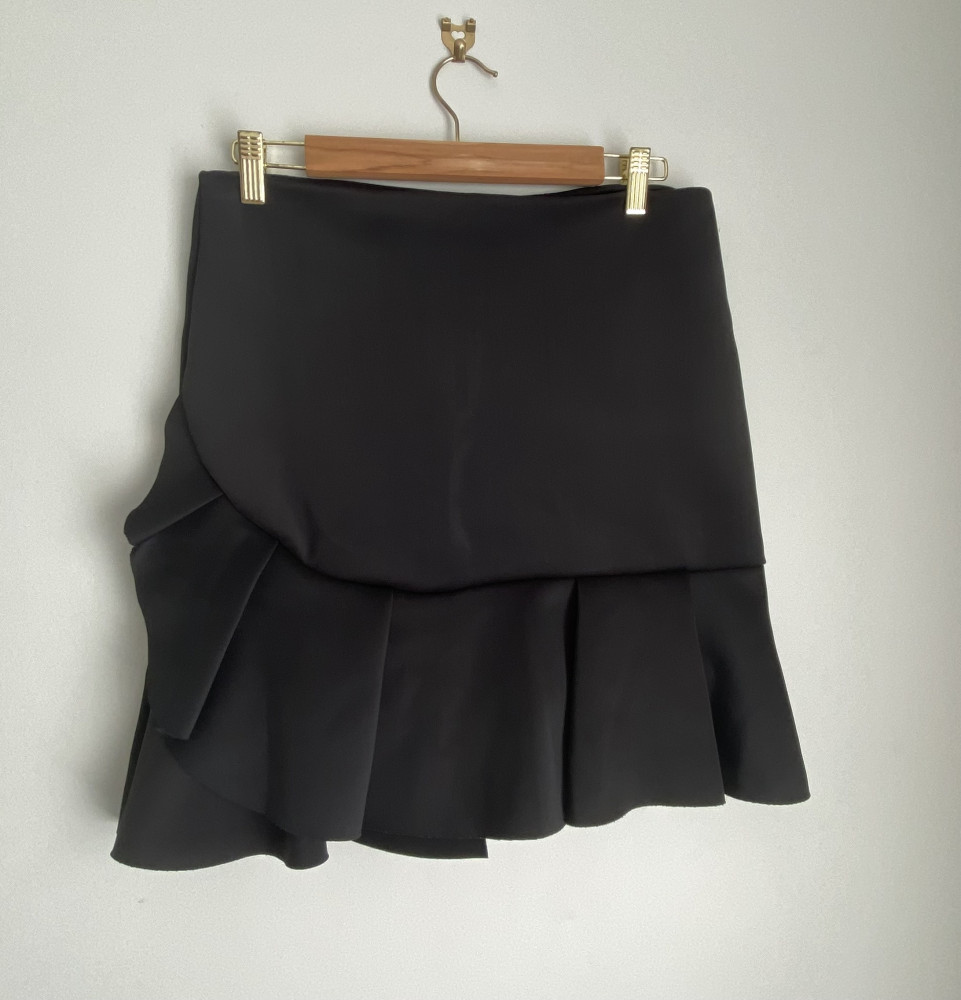 Seed Front Ruffle Skirt