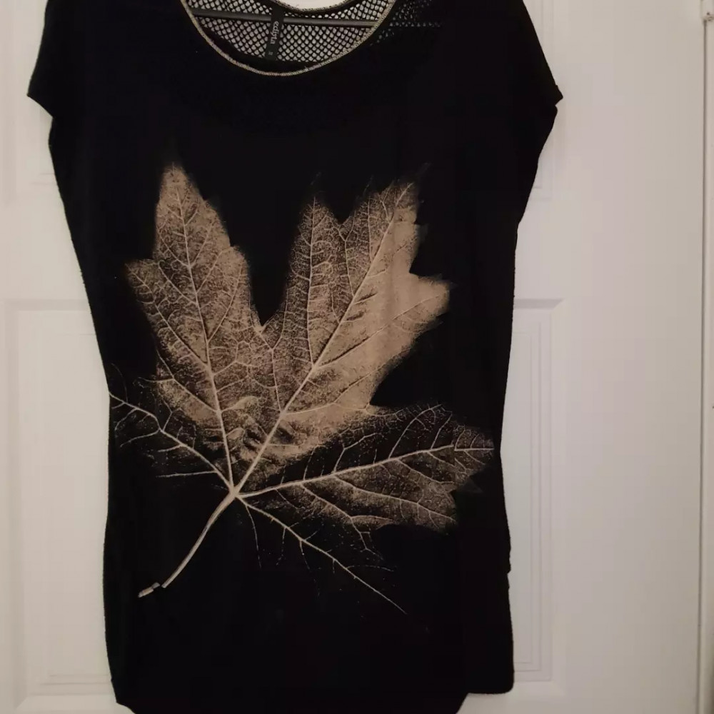 Maple Leaf design t-shirt