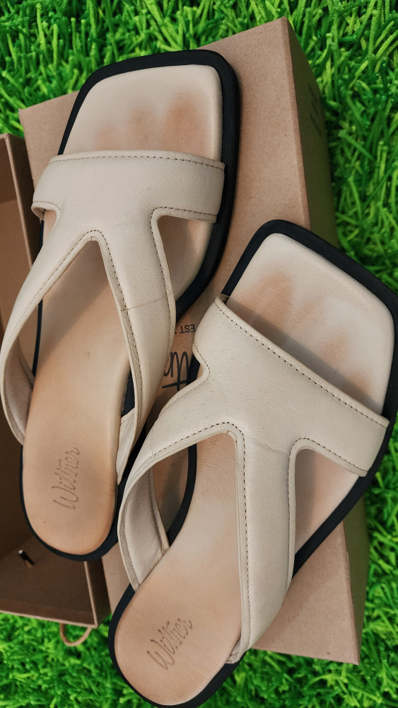 Wittner Beige Leather Slides Size 39 RRP200  