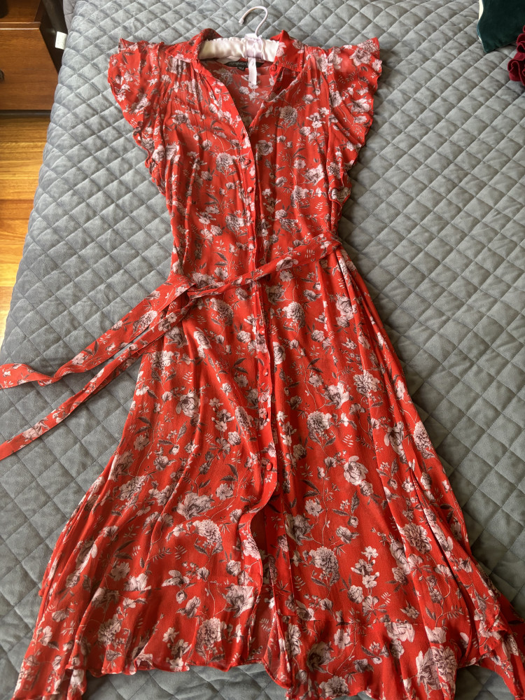 Pretty red dress size 6 chiffon like fabric