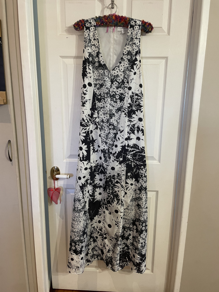 Long sleeveless dress