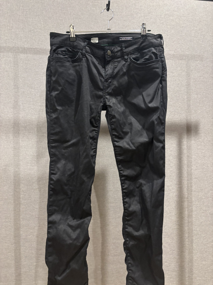 black skinny jeans