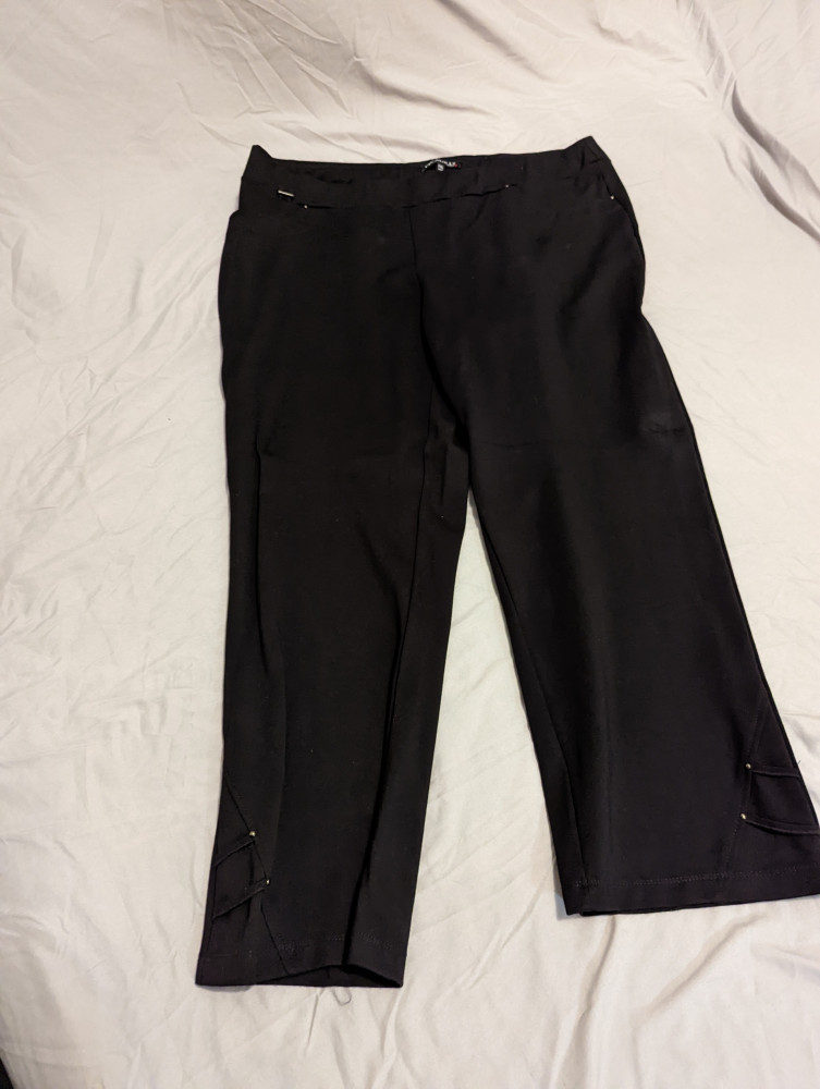 Black stretch 3/4 pants