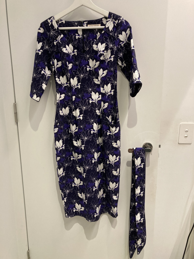 Floral navy fitted dress with pockets and belt