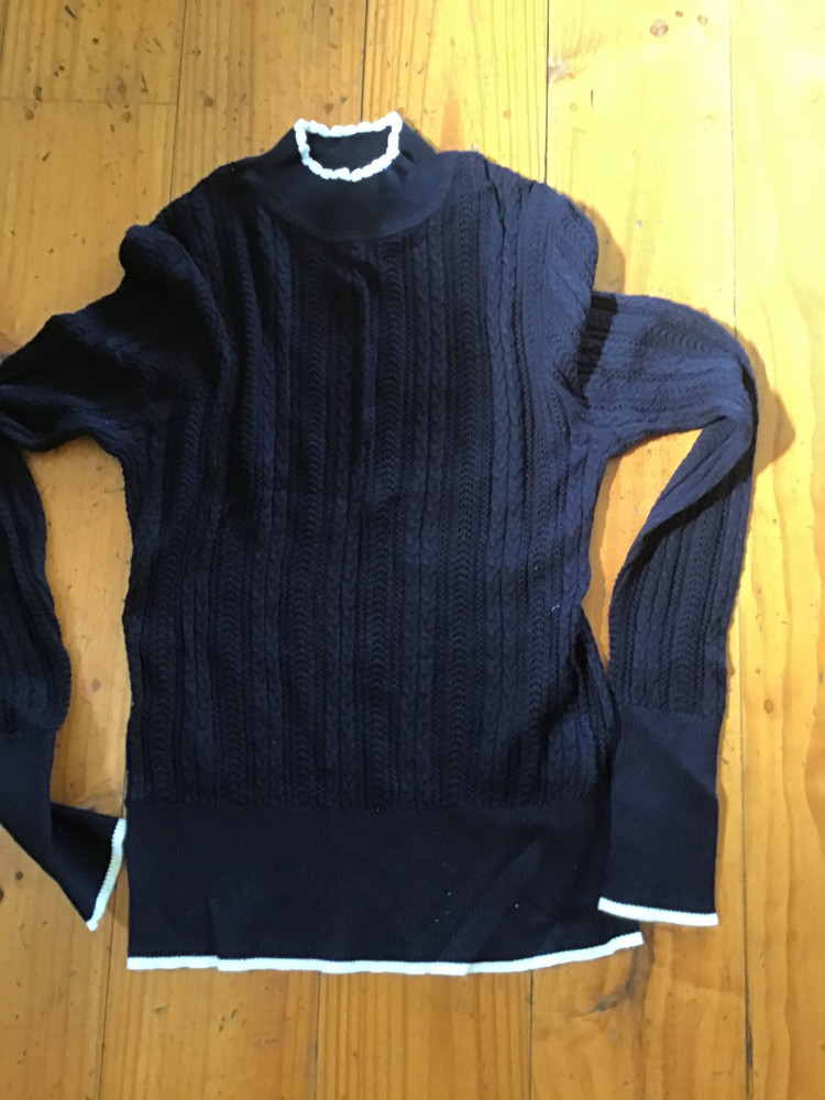 Size S navy and white knit