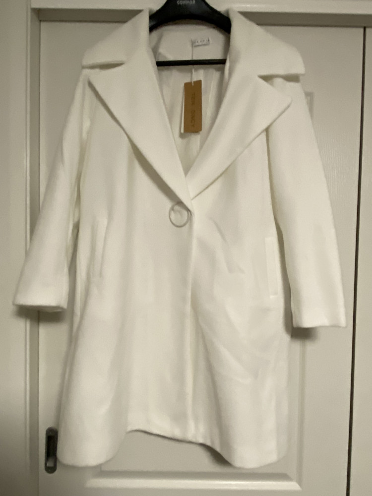 Lined coat with pockets