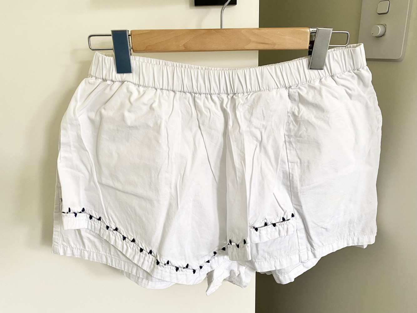 Maurie & Eve Size 12 White Shorts