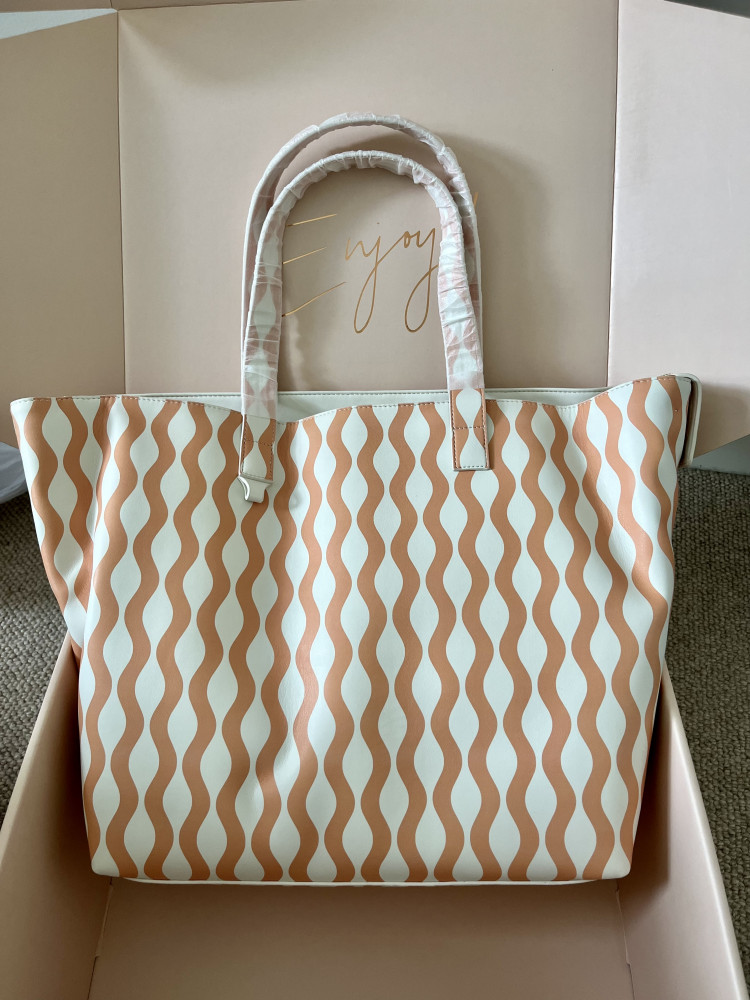 TDE Waves Tote Bag in Peach - Brand New 