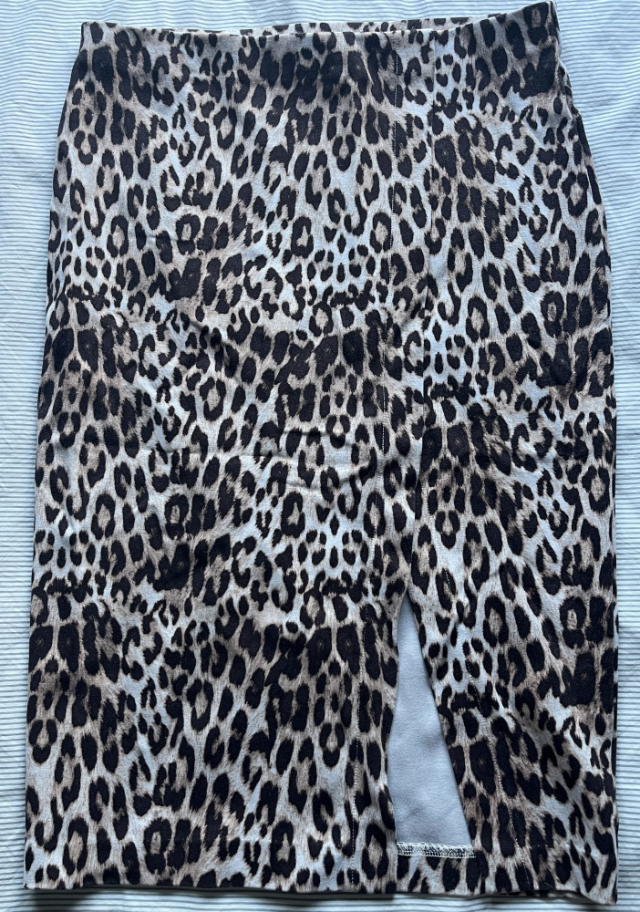 Leopard print skirt - size 12