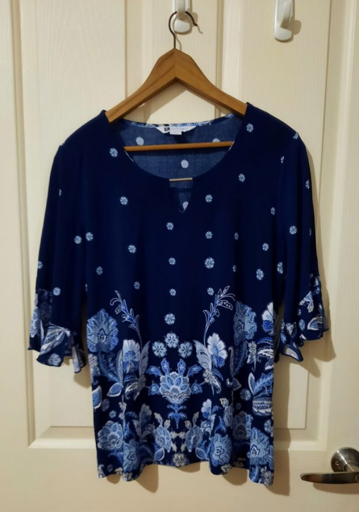 Navy Floral border print top with 3/4 sleeves - M
