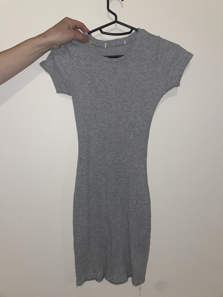 Fitted ribbed grey dress