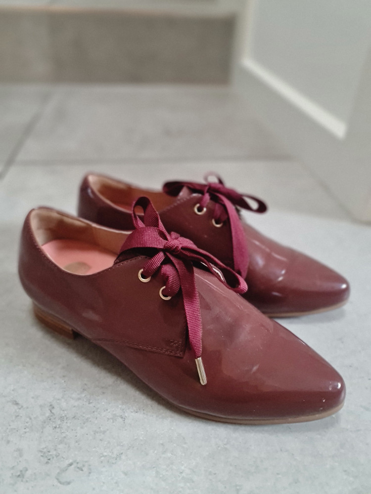 Bared Dunlin Burgundy Patent Leather Flat Lace Ups size 36